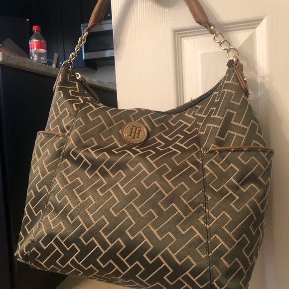 Like Brand New Tommy Hilfiger shoulder/satchel bag. - Picture 11 of 11